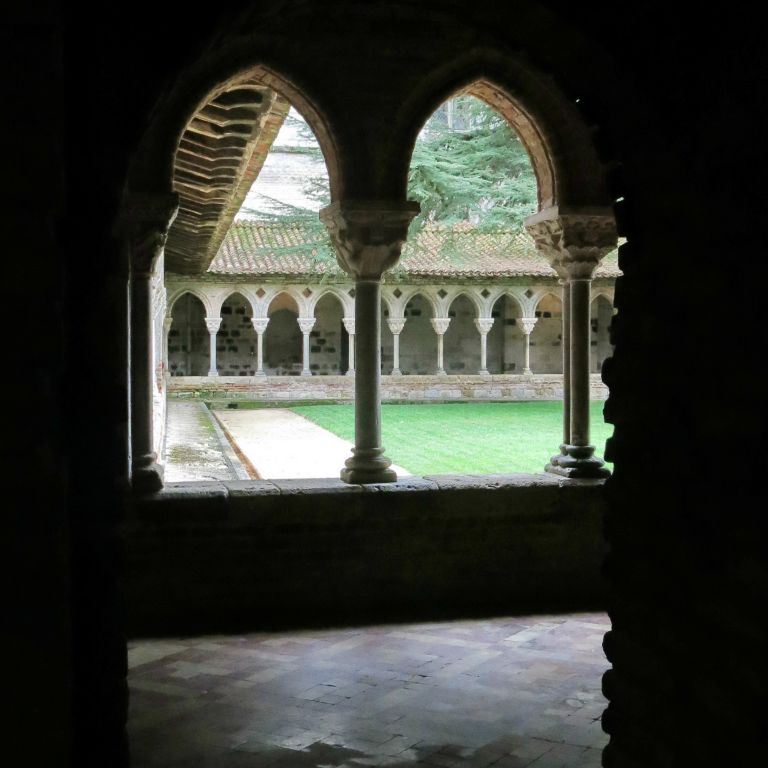 Le cloître construit au 11ème et 12ème siècles